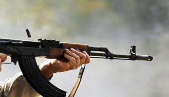 أمين شرطة يطلق النار على شخصين حاولا الاستيلاء على دفتر المخالفات