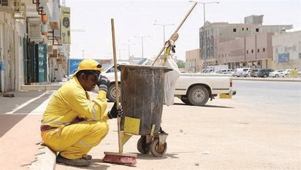 نائب يطالب بتعديل مواعيد عمل "عمال النظافة " لارتفاع حرارة الجو