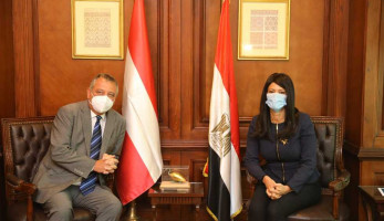 مصر والنمسا توقعان تمويلا تنمويًا بقيمة 8.5 مليون يورو لشراء معدات صيانة السكك الحديدية