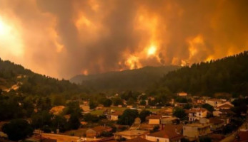 الجيش الجزائري يسخر مروحيات ضخمة في عمليات إخماد حرائق الغابات