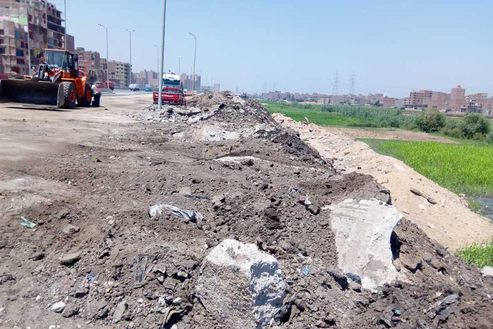 طلب إحاطة يطالب الحكومة بوقف إلقاء مخلفات البناء في نزلات ومطالع الطريق الدائري