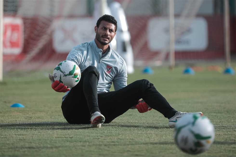 طبيب الأهلي يكشف أسباب غياب محمد الشناوي عن مباراة الجونة