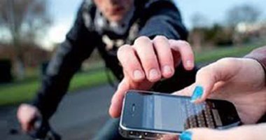 نيابة عابدين تأمر بحبس عاطل 4 أيام لاتهامه بسرقة هواتف المواطنين