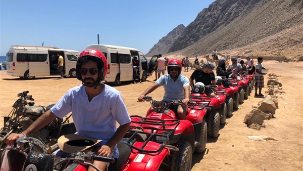 إعلاميون عرب يزورون الأماكن السياحية المصرية