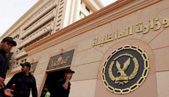 فيديو بيع ملابس داخلية بألفاظ خادشة للحياء بعربات المترو .. الأمن يكشف ملابسات الواقعة
