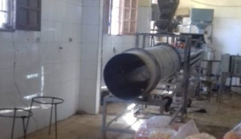 ضبط نصف مليون كيس مقرمشات مجهولة المصدر