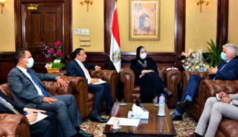 وزيرة الصناعة تبحث مع شركة ملابس أمريكية كبرى ضخ استثمارات بالسوق المصرية