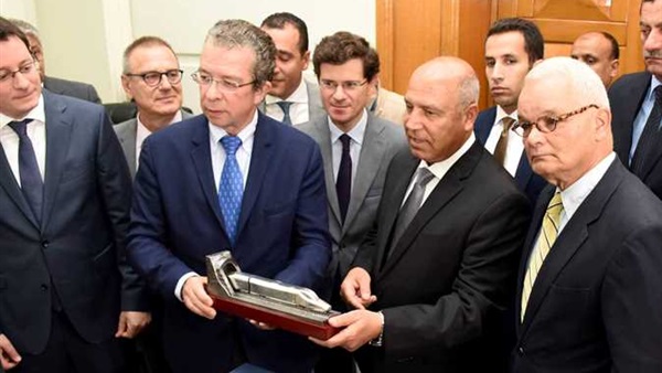 وزير النقل ورئيس السكة الحديد يطيران إلى إسبانيا بسبب صفقة "تالجو"