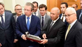 وزير النقل ورئيس السكة الحديد يطيران إلى إسبانيا بسبب صفقة "تالجو"