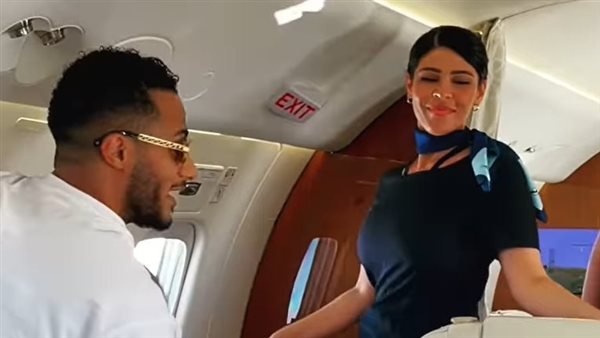 مصدر بالطيران: رقص مضيفات محمد رمضان أساء للمهنة.. ويجب إحالتهن للتحقيق