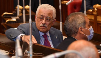 أين مجانية التعليم.. طلبات الإحاطة تخنق طارق شوقي لرفض تسليم الكتب دون دفع المصروفات