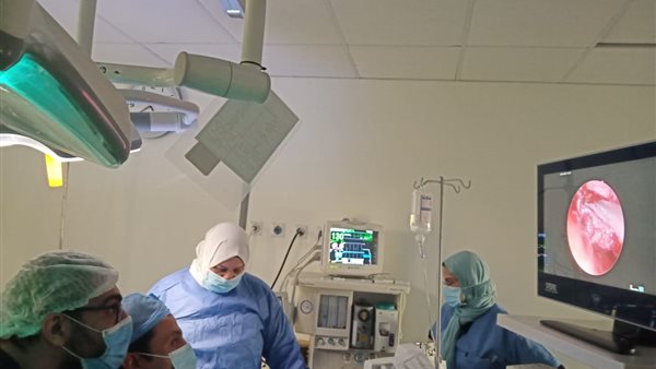 نجاح عملية نادرة لتسرب السائل النخاعي الشوكي عبر منظار الأنف ببورسعيد