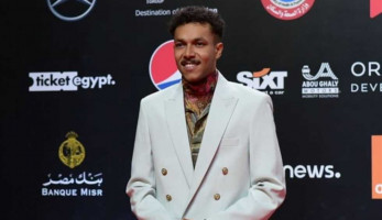 فيديو صادم.. ويجز يضرب صحفيًا خلال العرض الخاص لفيلم «فرق خبرة»