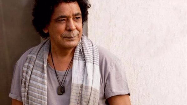 خاص| محمد منير يعود إلى مصر بعد رحلة علاج في ألمانيا
