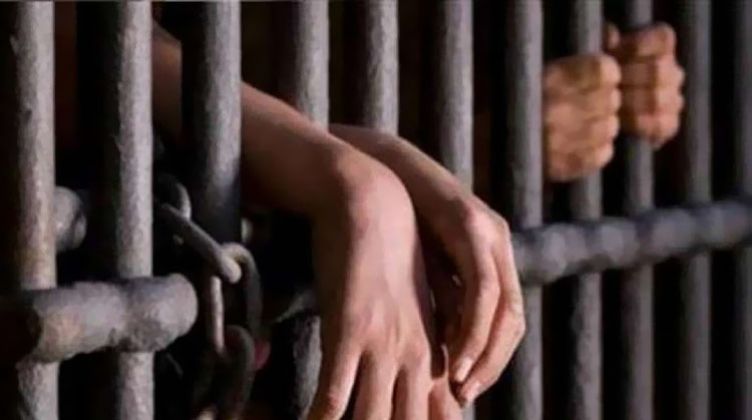 استمرار حبس 3 عاطلين بتهمة سرقة 350 ألف جنيه من عامل بمحطة وقود