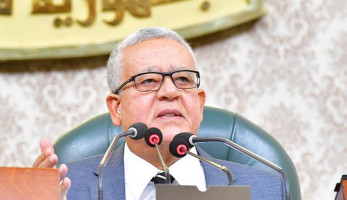 أول مرة تتفق مع الحكومة.. رئيس "النواب" يمازح النائب ضياء داود لهذا السبب