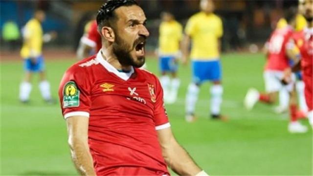 رسميا: علي معلول يوقع عقود تمديد تعاقده مع الأهلي