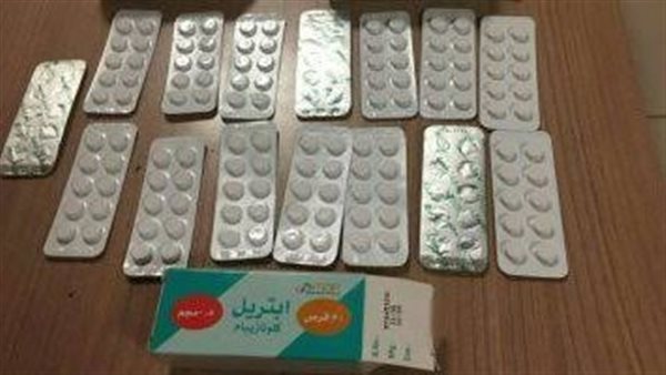 ضبط عاطل بحوزته مواد مخدرة وسلاح بالصف
