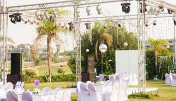 السياحة: السماح بإقامة حفلات رأس السنة في الأماكن المفتوحة بالفنادق