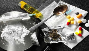 القبض على متهم بحوزته كمية من الاستروكس والهيروين بالسلام