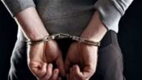 استمرار حبس عاطل لحيازته 15 قطعة من مخدر الحشيش بالوراق