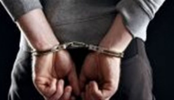 استمرار حبس عاطل لحيازته 15 قطعة من مخدر الحشيش بالوراق