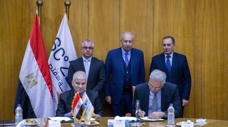 توقيع عقد إنشاء أكبر مجمع لصناعات الكيماويات في المنطقة الاقتصادية لقناة السويس