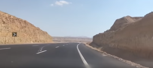 إعادة فتح الطريق الدولى ”النفق - شرم الشيخ” أمام حركة السفر