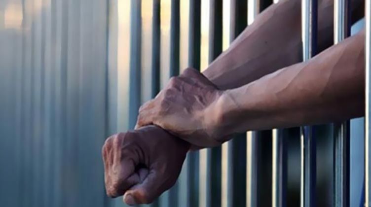 حبس عاطل متهم بالاتجار في الأقراص المخدرة بالساحل