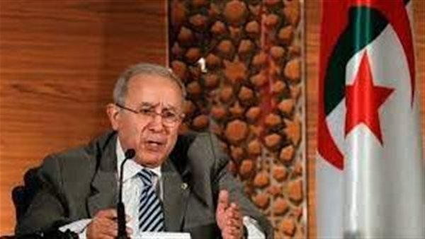 مصدر دبلوماسي: وزير الخارجية الجزائري يزور القاهرة غدًا ويلتقي سامح شكري وأبو الغيط