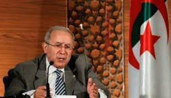 مصدر دبلوماسي: وزير الخارجية الجزائري يزور القاهرة غدًا ويلتقي سامح شكري وأبو الغيط