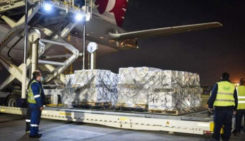 مصر تستقبل 3 ملايين جرعة من لقاح "فايزر" بمطار القاهرة الدولي