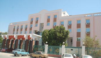 عامل يحطم رأس آخر بالفأس بسبب خلافات الجوار فى سوهاج