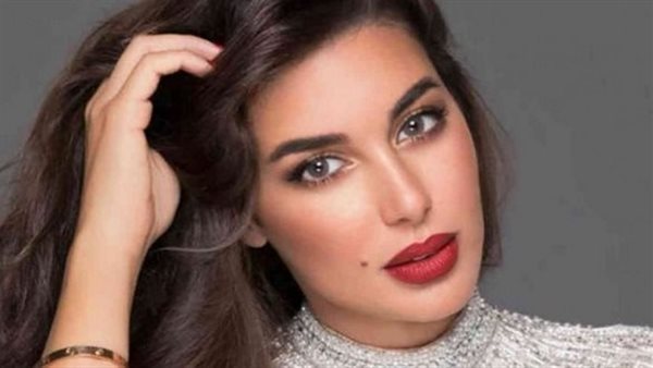 بعد هجوم والدها.. الفجر الفني ينشر صور حصرية من طفولة ياسمين صبري مع خادمتها الفلبينية