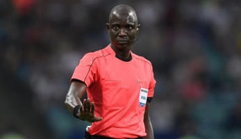 تفاصيل احتجاج منتخب مصر على تعيين بكاري جاساما حكما لمباراة الكاميرون