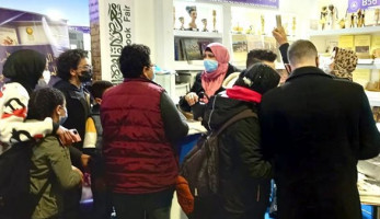 بيع أكثر من 1000 كتاب..إقبال كبير من رواد معرض الكتاب على جناح وزارة السياحة والآثار