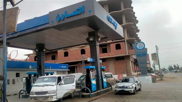 محافظ الجيزة يتابع محطات الوقود ومواقف السرفيس