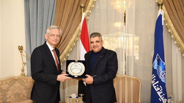 سفير فرنسا بالقاهرة: نقدر الدور الفاعل الذي تلعبه قناة السويس في خدمة حركة التجارة العالمية
