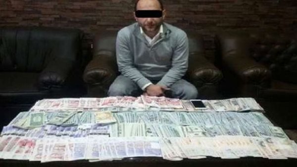 ضبط شخص لاتجاره غير المشروع في النقد الأجنبي بالمنيا