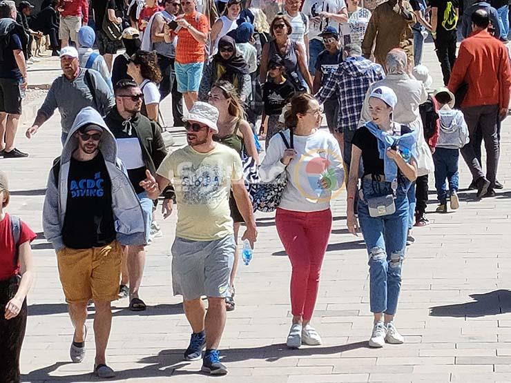 "لو استمرت الحرب".. من يتحمل تكلفة إقامة السياح الأوكرانيين في مصر؟