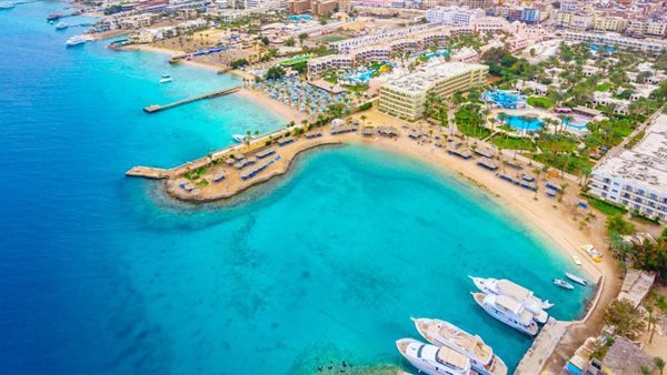 وزير السياحة يلزم المنشآت الفندقية برفع سرعة الإنترنت