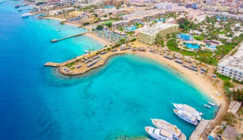 وزير السياحة يلزم المنشآت الفندقية برفع سرعة الإنترنت