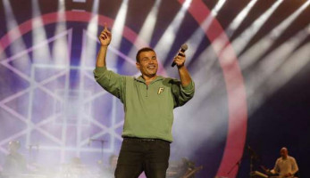 عمرو دياب يؤجل ألبومه الغنائي الجديد.. بعد عيد الفطر