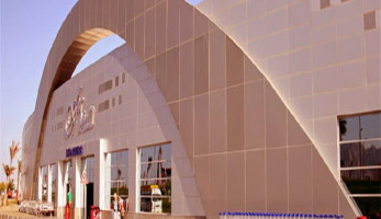 مصادر بالطيران المدني: سائحون أوكرانيون يغادرون شرم الشيخ إلى بولندا والمجر