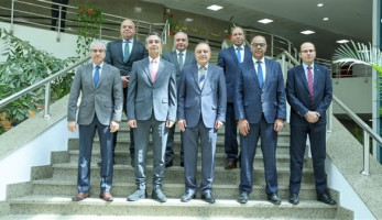 رئيس مصر للطيران يرحب بالتعاون مع البريد لتقديم خدمات متطورة