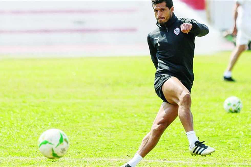 مصدر بالأهلي: لا نفكر في التعاقد مع طارق حامد