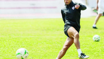 مصدر بالأهلي: لا نفكر في التعاقد مع طارق حامد