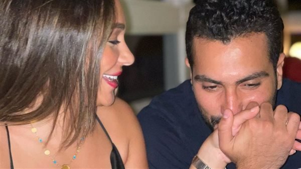 الغيرة من فنانة شابة ..تفاصيل انفصال راندا رياض ومحمد الشرنوبي"خاص"