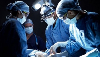 استخراج هاتف محمول ولفافة من معدة مريض بمستشفى كفر الزيات