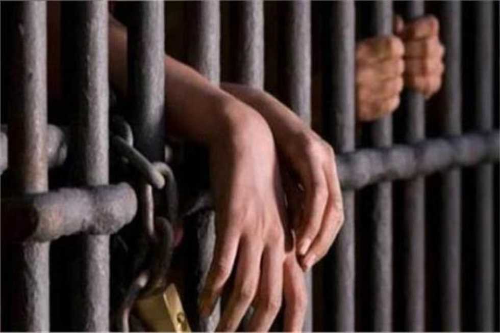 المشدد ٥ سنوات لعاطلين كونا تشيكلًا عصابيًا مع آخرين لسرقة سيارة نقل أموال ببنها